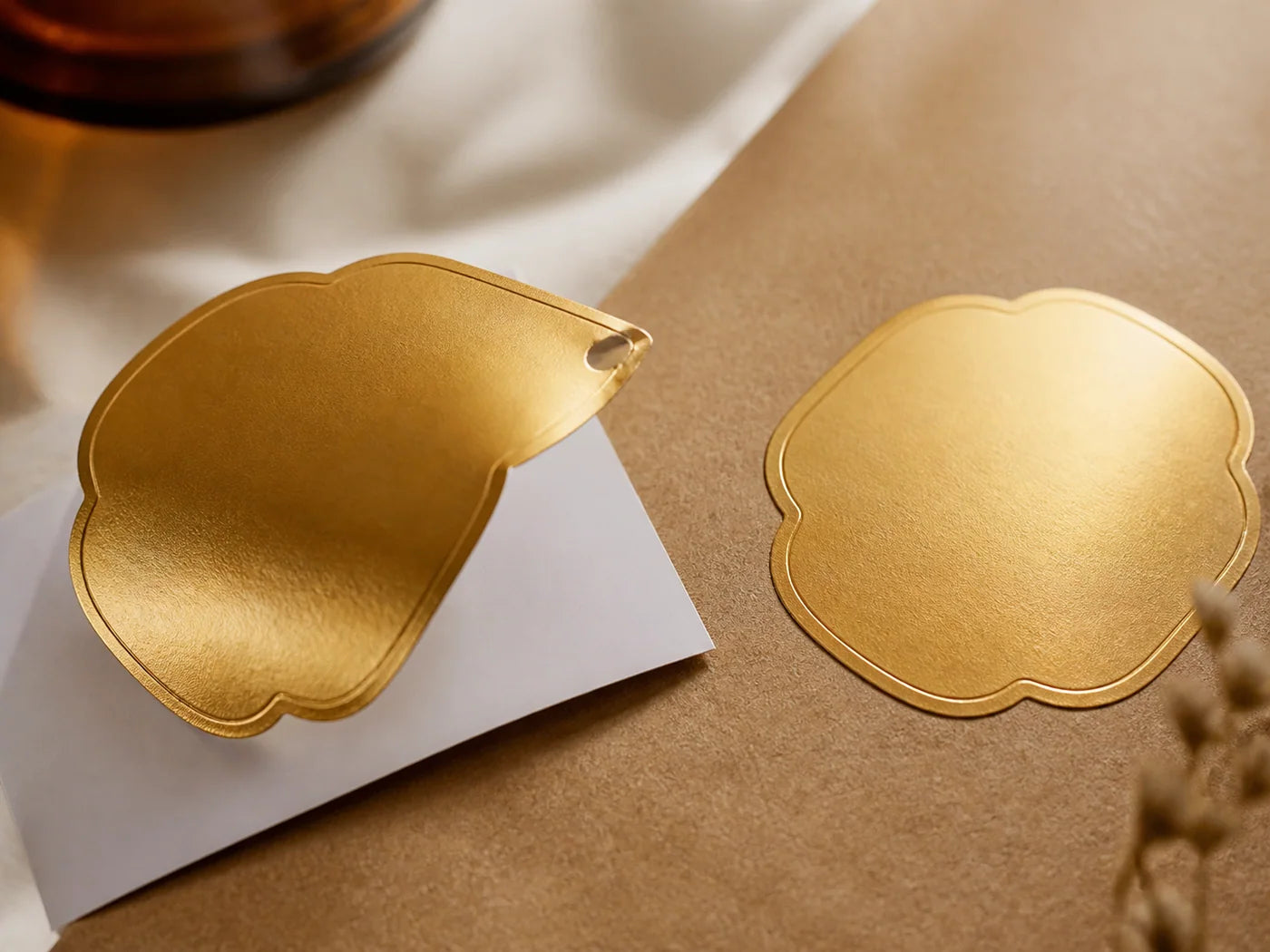 Close material detail for Warm metallic vinyl